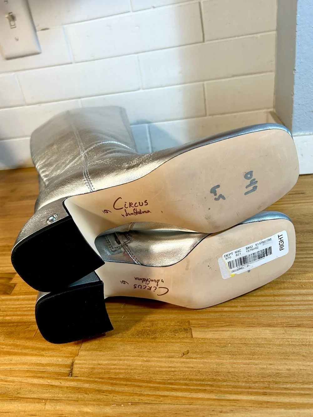 Circus by Sam Edelman shine these